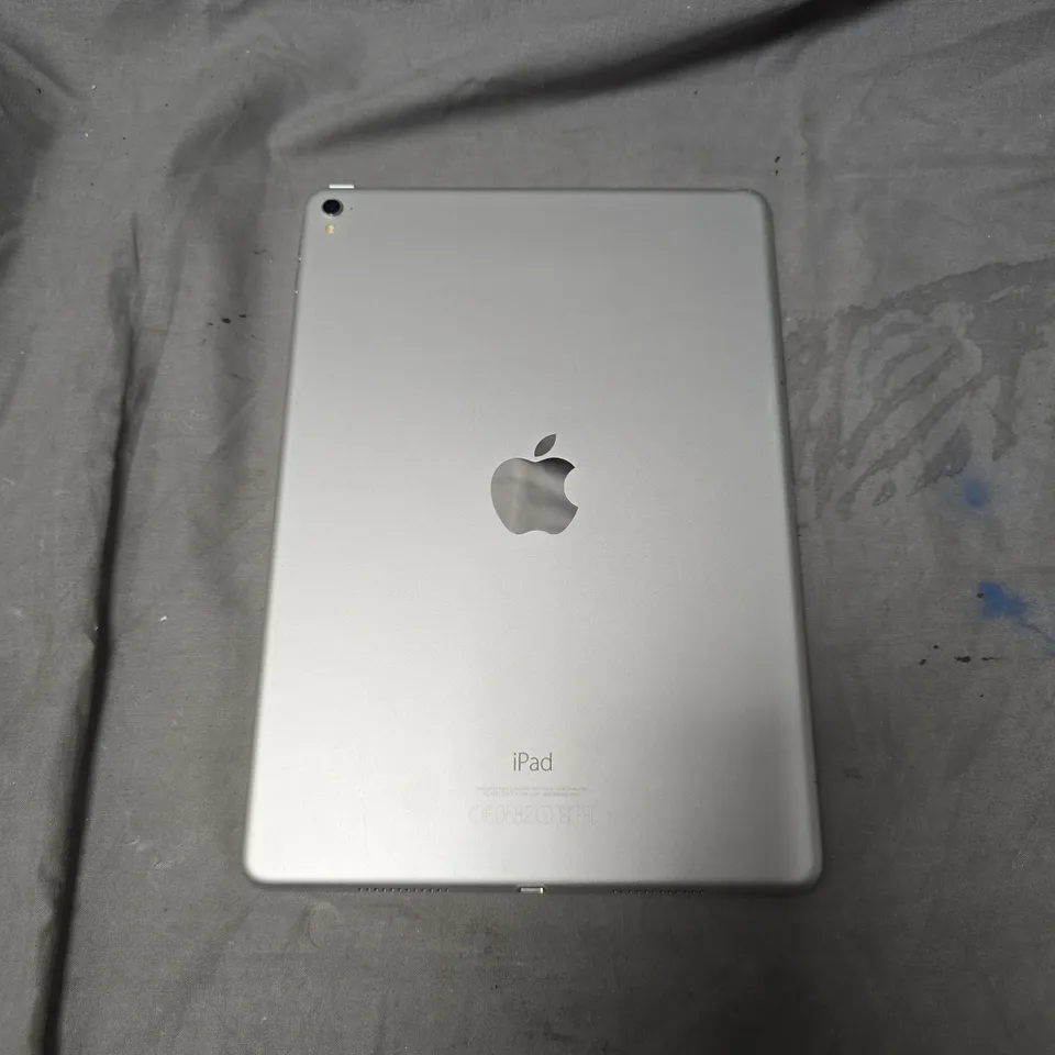 APPLE IPAD PRO 9.7 TABLET A1673 – SILVER WITH WHITE BEZEL