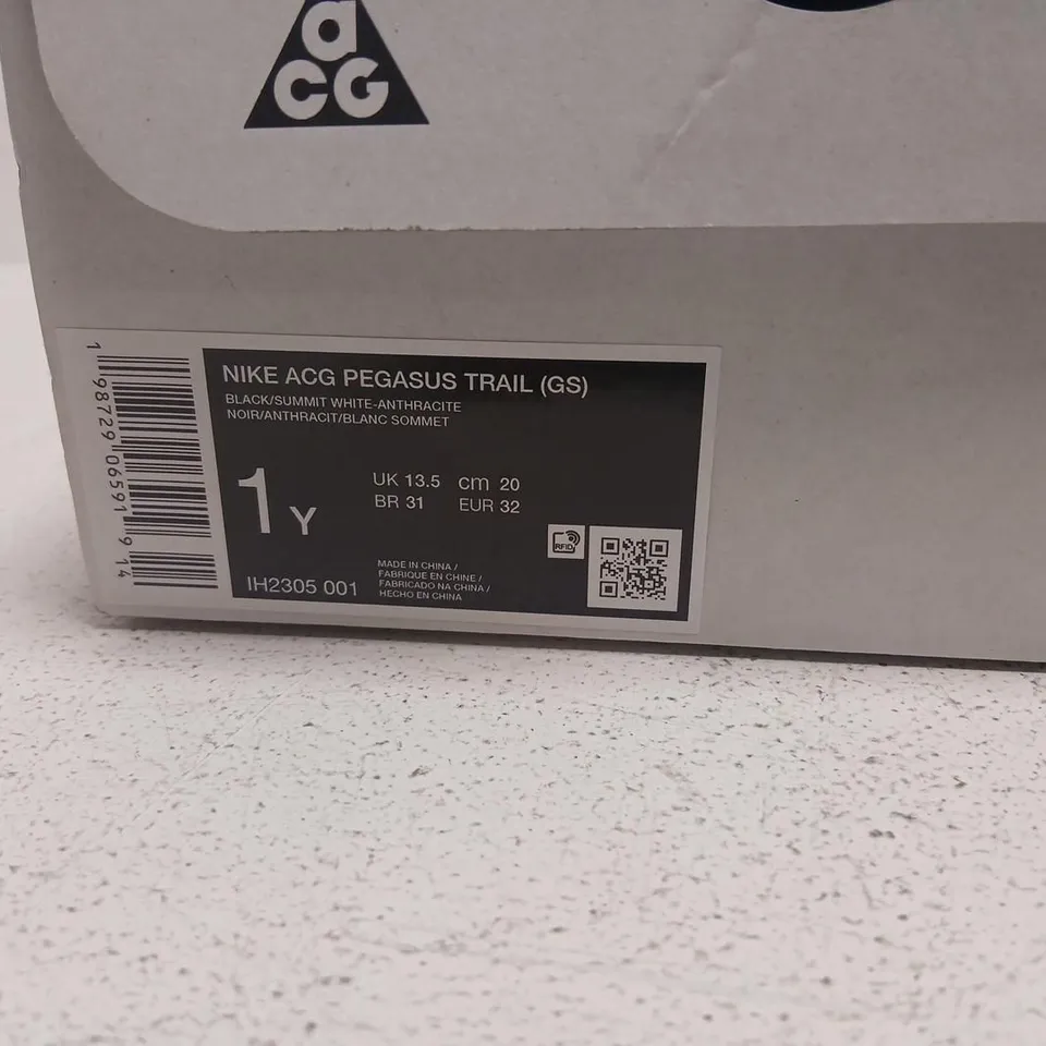 NIKE ACG PEGASUS TRAIL (GS) – BLACK/WHITE, YOUTH SIZE 1Y (UK YOUTH 13.5) – BOXED