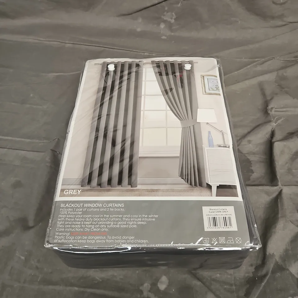 BLACKOUT THERMAL EYELET CURTAINS IN GREY 228CMX228CM