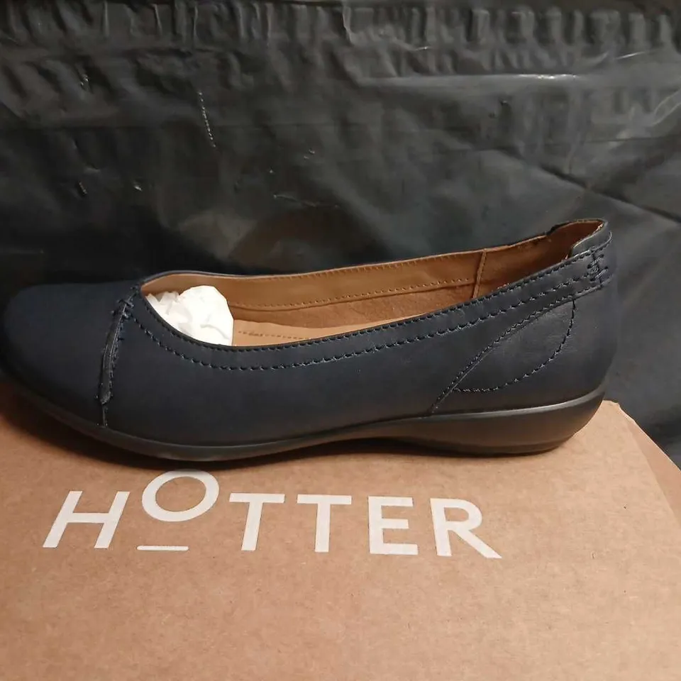 HOTTER ROBYN II EXTRA WIDE NAVY LEATHER FLATS – UK 5.5 (US 7.5, EU 38.5) DENIM NAVY