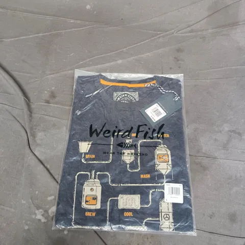 WEIRD FISH BREWER GRAPHIC TEE – NAVY, UK L