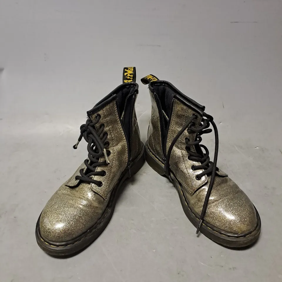 PAIR OF DR MARTENS LACE UP BOOTS IN GOLD GLITTER SIZE UK 1