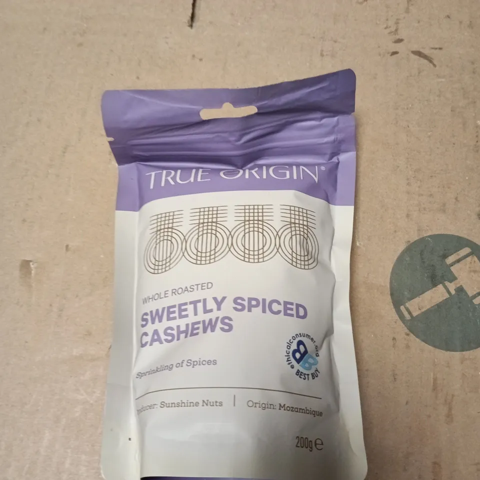 APPROXIMATELY 12 ASSORTED FOOD ITEMS INCLUDING TRUE ORIGIN SWEETLY SPICED CASHEWS AND GINGER BEER & MANGO SPARKLING DRINK 