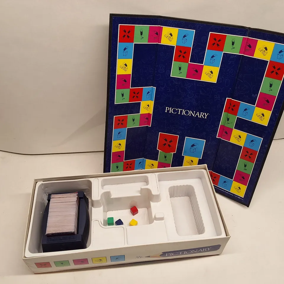 PICTIONARY – THE GAME OF QUICK DRAW (BOARD GAME) – BOXED