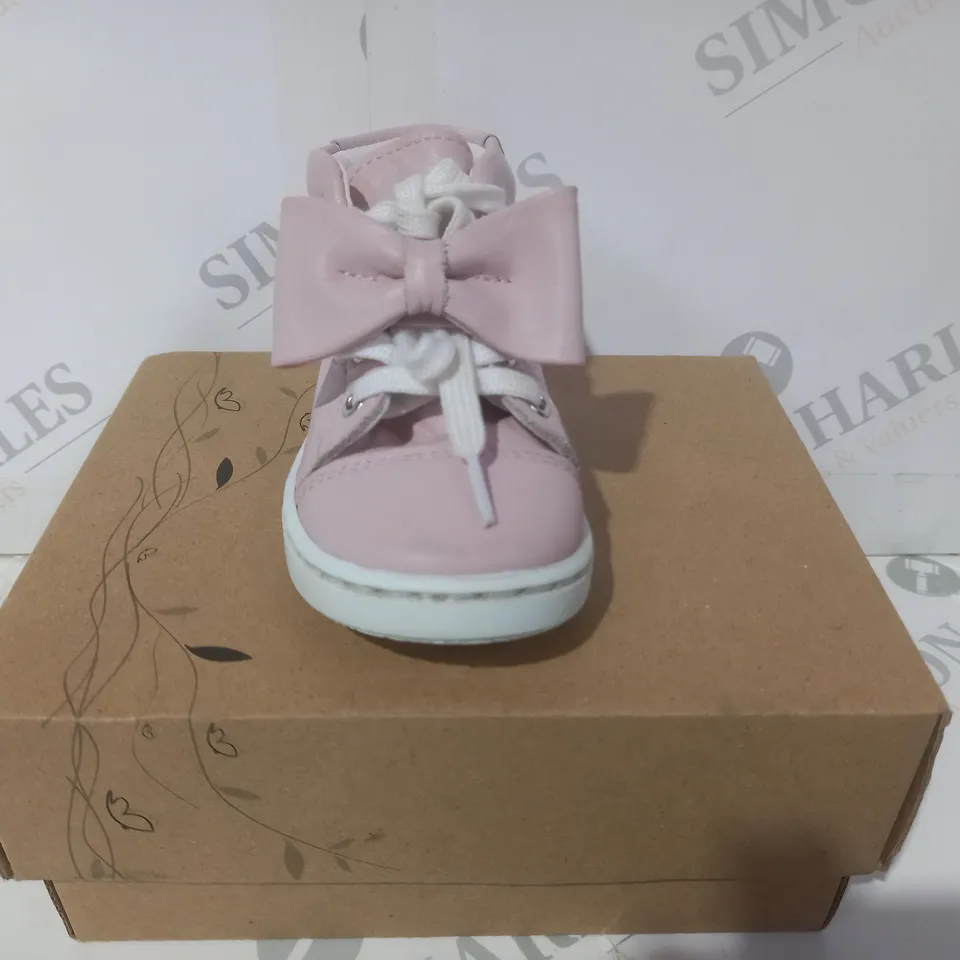 BOXED PAIR OF BORBOLETA TATIANA INFANT BOOTS IN PINK EU SIZE 21