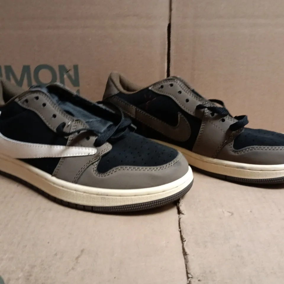 PAIR OF NIKE CACTUS JACK TRAINERS IN TAN/BLACK/WHITE SIZE UK 6