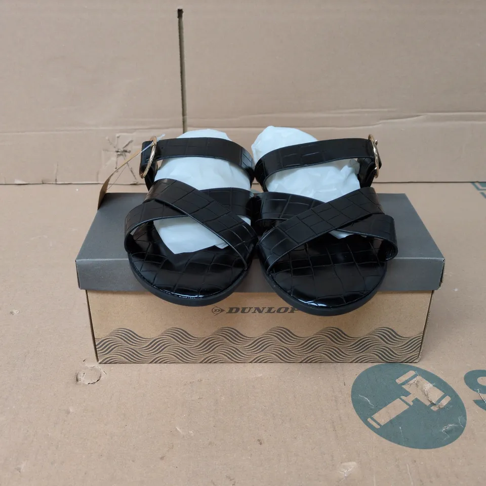 BOXED PAIR OF DUNLOP JADE SHOES IN BLACK - UK 6