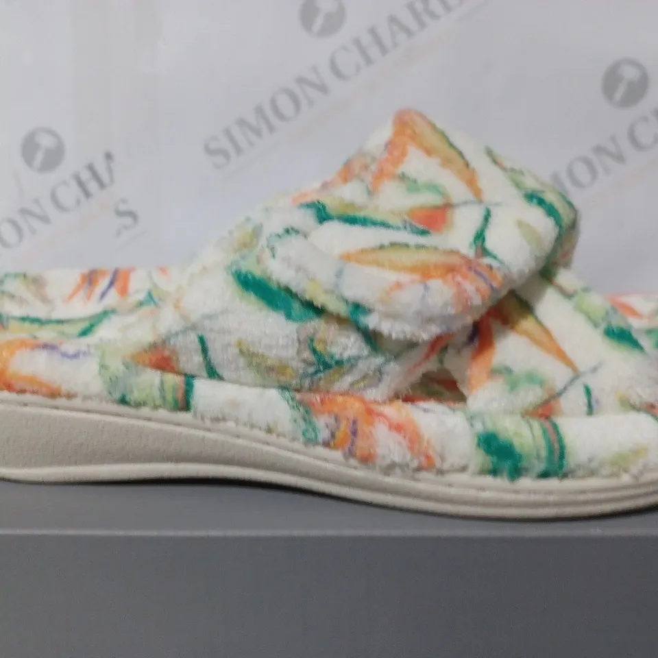 BOXED PAIR OF VIONIC INDULGE RELAX SLIPPERS UK SIZE 3