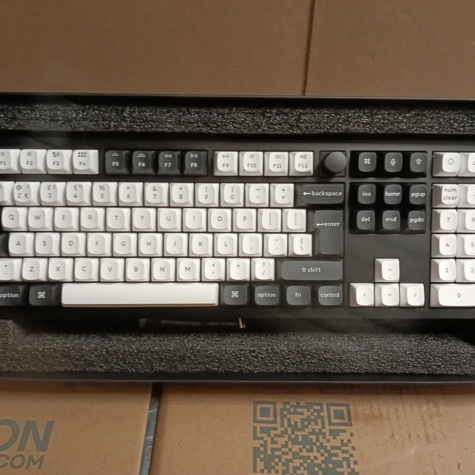 KEYCHRON WIRELESS MECHANICAL GAMING KEYBOARD