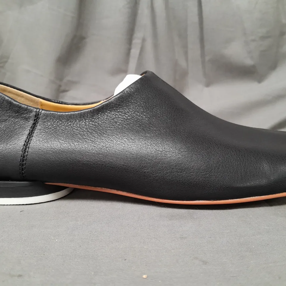 BOXED PAIR OF SASAIA SLIP-ON SHOES IN BLACK EU SIZE 44