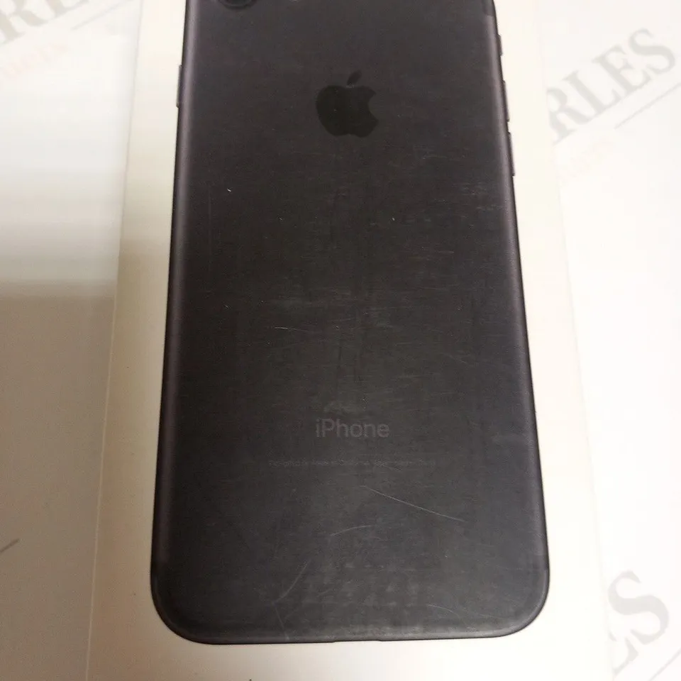 BOXED APPLE IPHONE 7 MOBILE PHONE