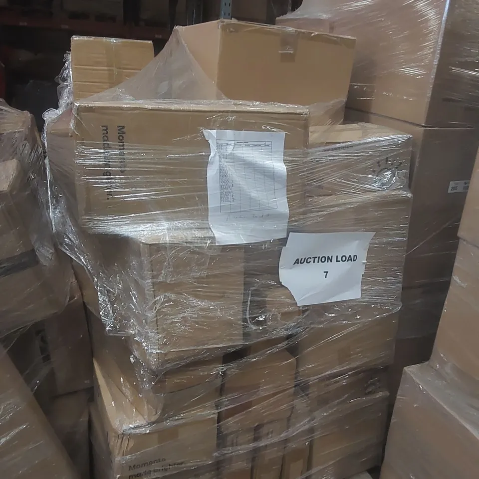 PALLET CONTAINING A VERY LARGE QUANTITY OF ASSORTED DESIGNER LIGHTING PRODUCTS
