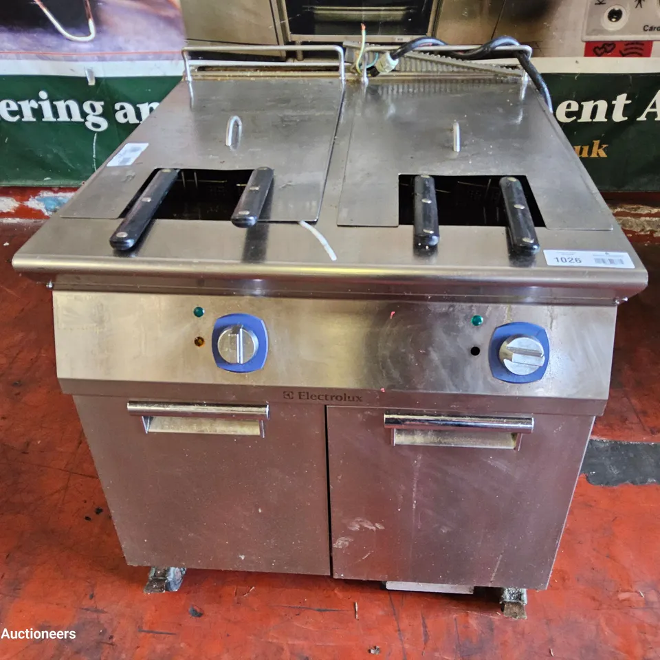 ELECTROLUX FREESTANDING ELECTRIC TWIN TANK FRYER