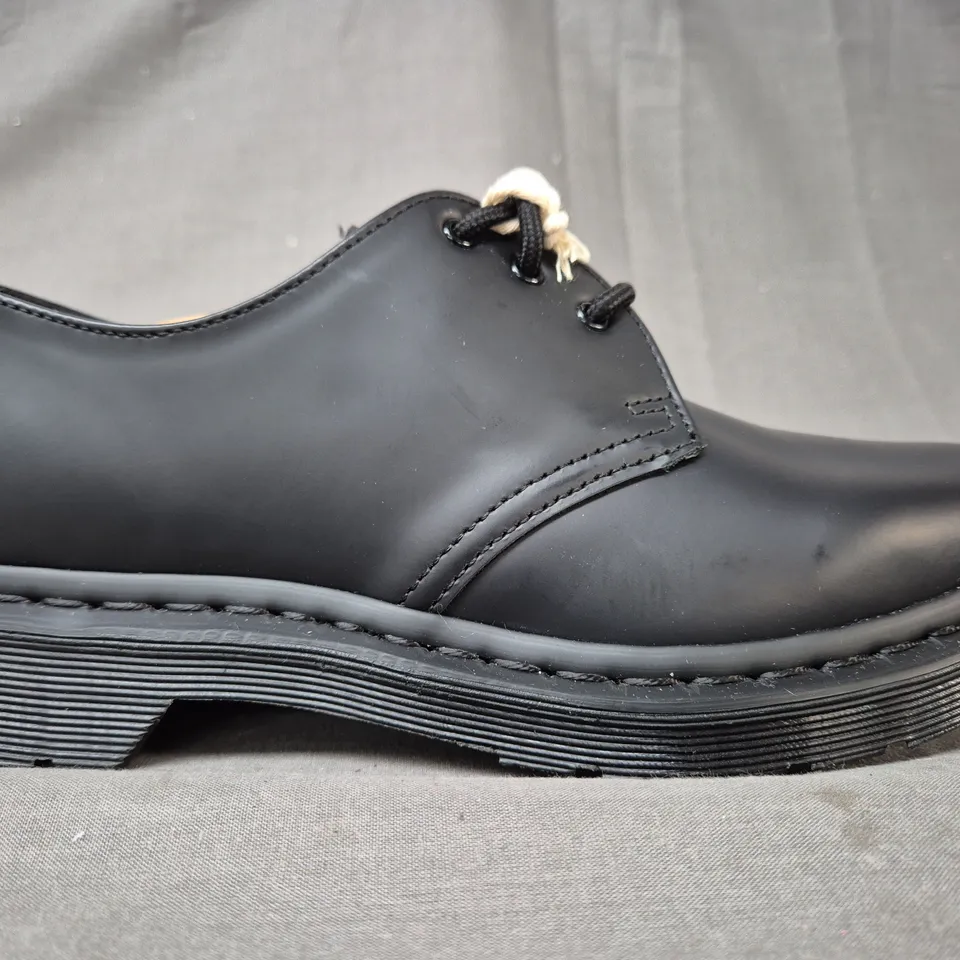 BOXED PAIR OF DR MARTENS 1461 MONO SHOES IN BLACK UK SIZE 6.5