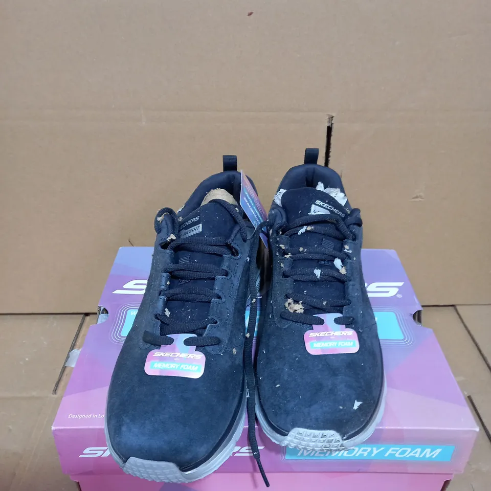 SKECHERS FASHION FIT LACE UP TRAINER NAVY - SIZE 5.5