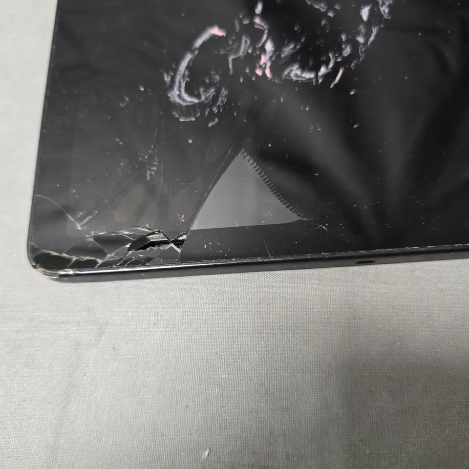 SAMSUNG TABLET DEVICE – BLACK, CRACKED SCREEN 