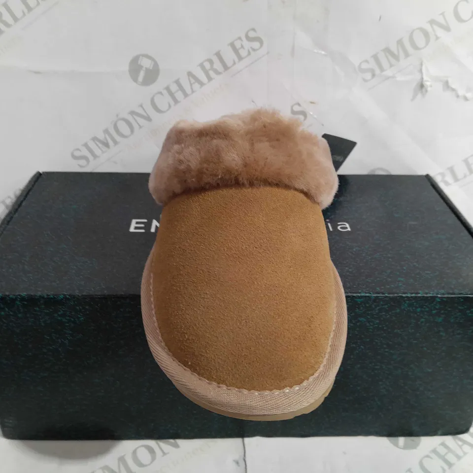 BOXED EMU NEST JOLIE SHEEPSKIN SLIPPERS, CAMEL - SIZE 6