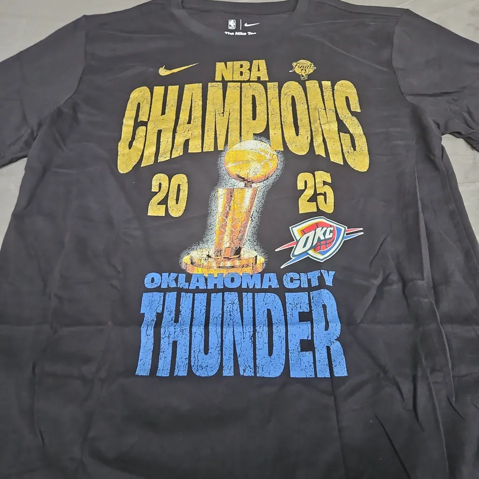 NIKE TEE - NBA CHAMPIONS 2025 - SIZE M