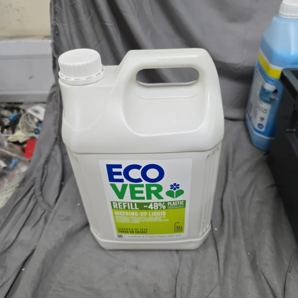 BOX OF 4 ASSORTED LIQUID ITEMS TO INCLUDE: COMFORT FABRIC CONDITIONER AND WASHING UP LIQUID