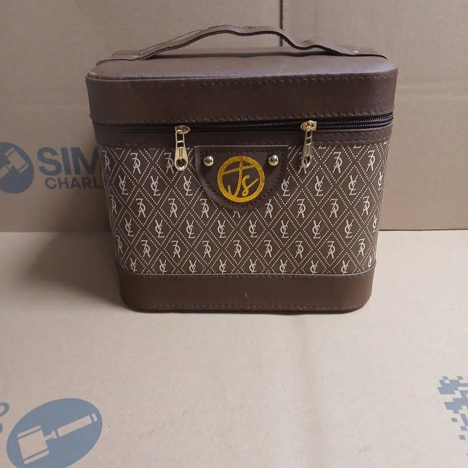 VANITY/BEAUTY CASE WITH PINK LINING AND MIRROR