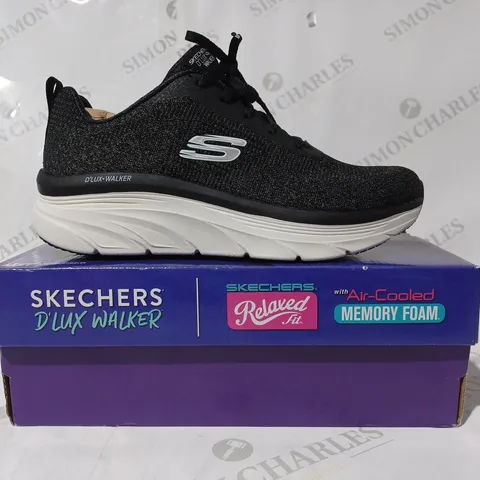 BOXED PAIR OF SKETCHER D'LUX WALKER TRAINERS IN BLACK SIZE 6