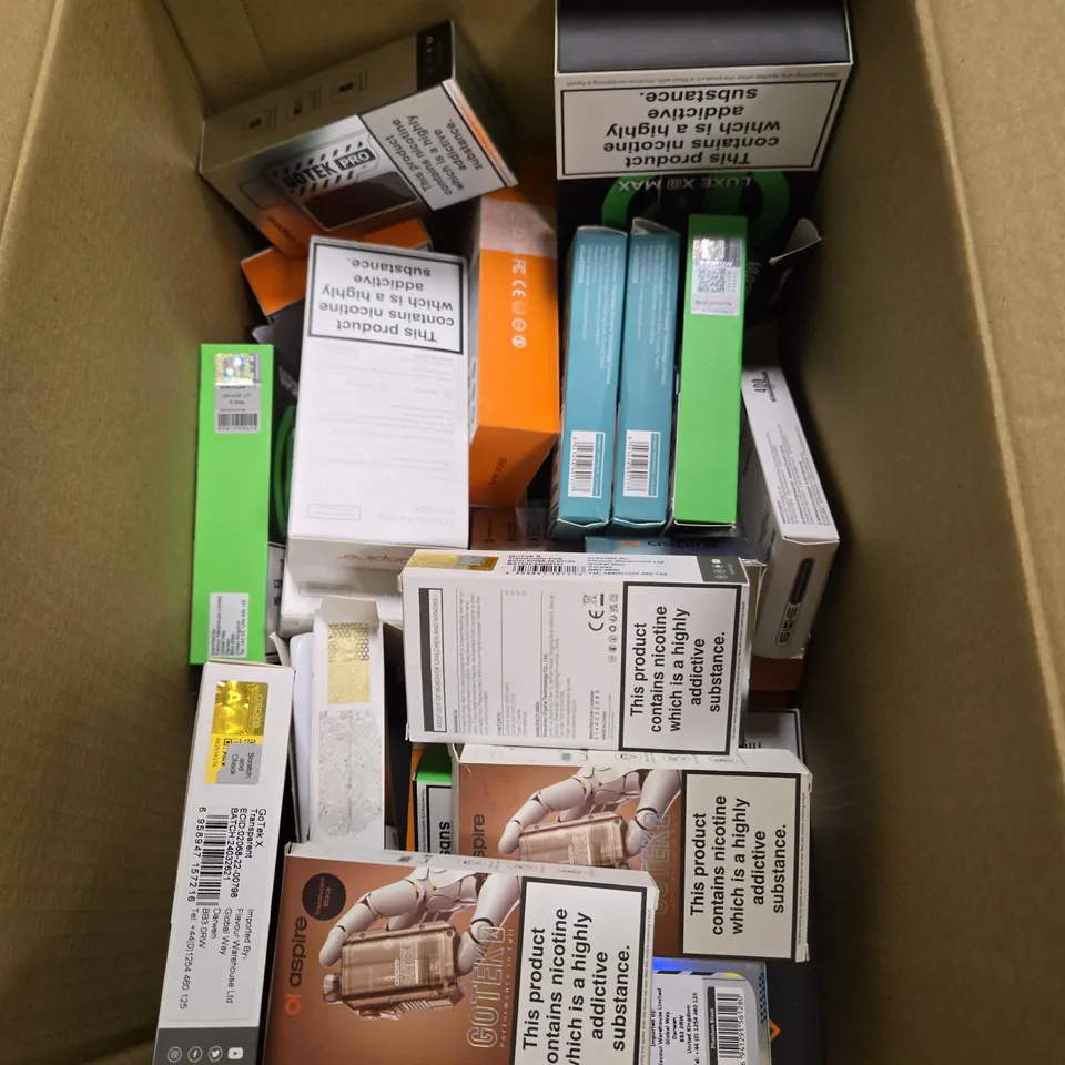 APPROXIMATELY 20 VAPES & E-CIGARETTES TO INCLUDE VAPORESSO, GEEKVAPE, VOOPOO ETC 