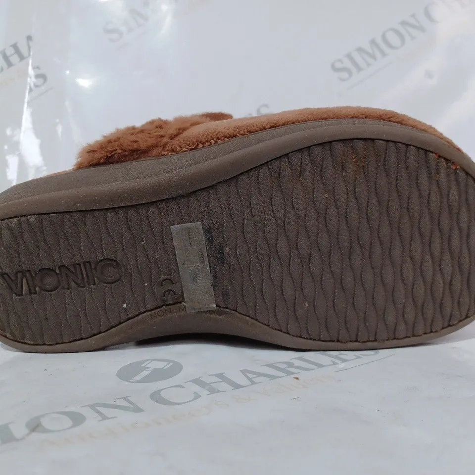 BOXED PAIR OF VIONIC MARIEL SLIPPERS IN TOFFEE SIZE 3 