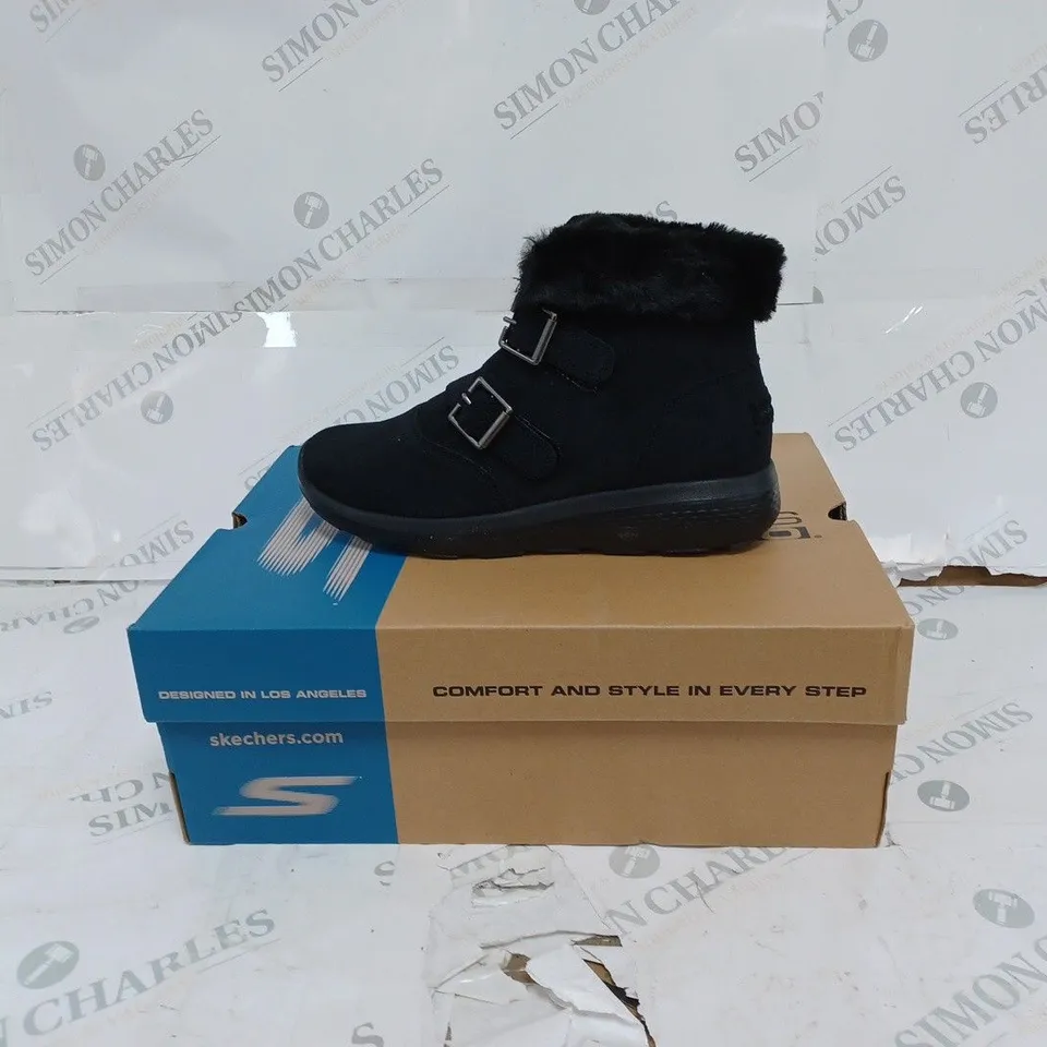 BOXED SKECHERS BLACK ON THE GO WINTER FLING BOOT- SIZE 5 