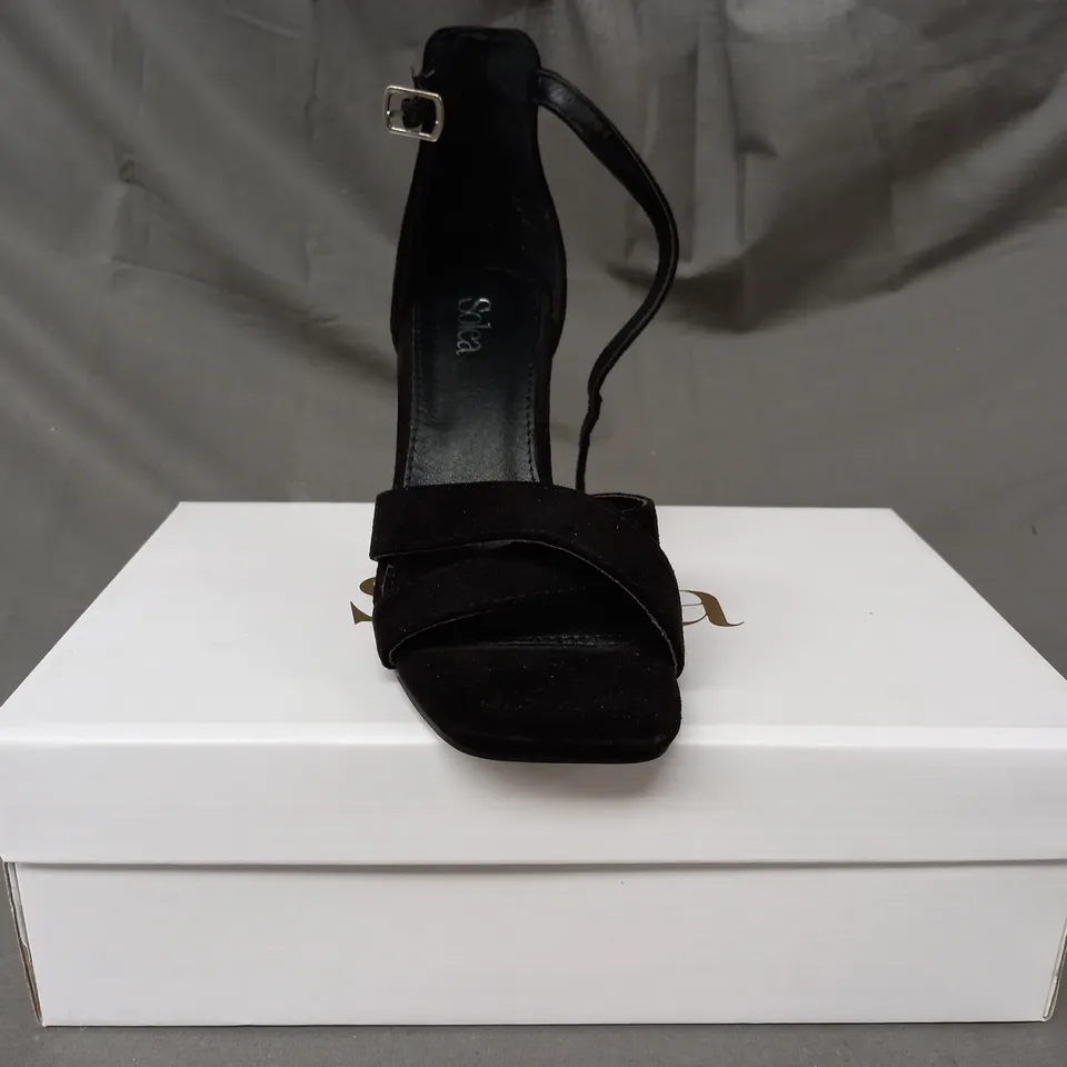 BOXED PAIR OF SOLEA LOLA SUEDETTE OPEN TOE HEELED SANDALS IN BLACK EU SIZE 36