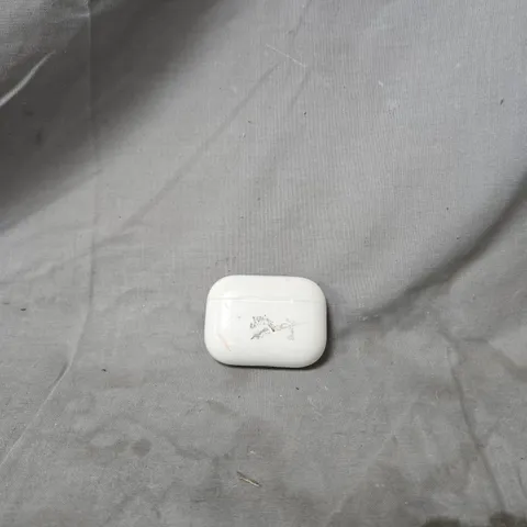 WIRELESS EARBUDS WITH CHARGING CASE – WHITE. MISSING ONE EARBUD