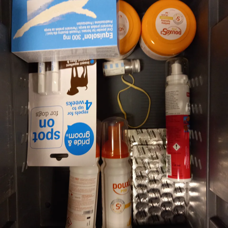 APPROXIMATELY 20 ASSORTED PET HEALTH CARE PRODUCTS TO INCLUDE PRO-FIBRE, ORAL CARE SPRAY, SPOT ON ETC 
