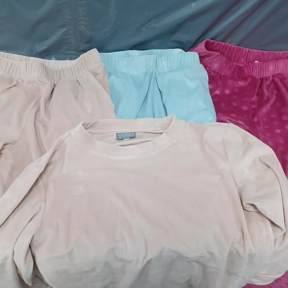 APPROXIMATELY 10 ASSORTED COZEE HOME PJ SETS IN VARIOUS SIZES & STYLES