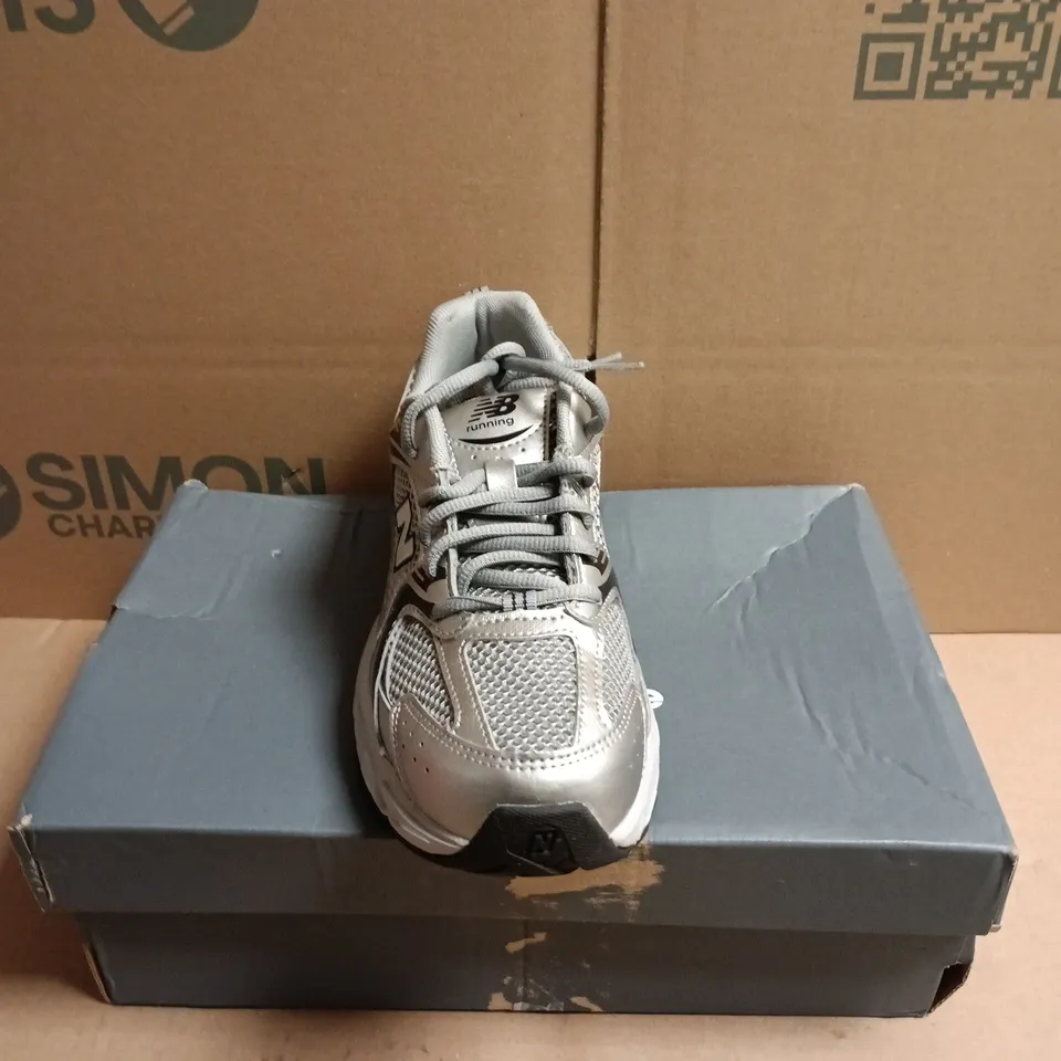 BOXED PAIR OF NEW BALANCE 530 TRAINERS IN A METALLIC SILVER - 5