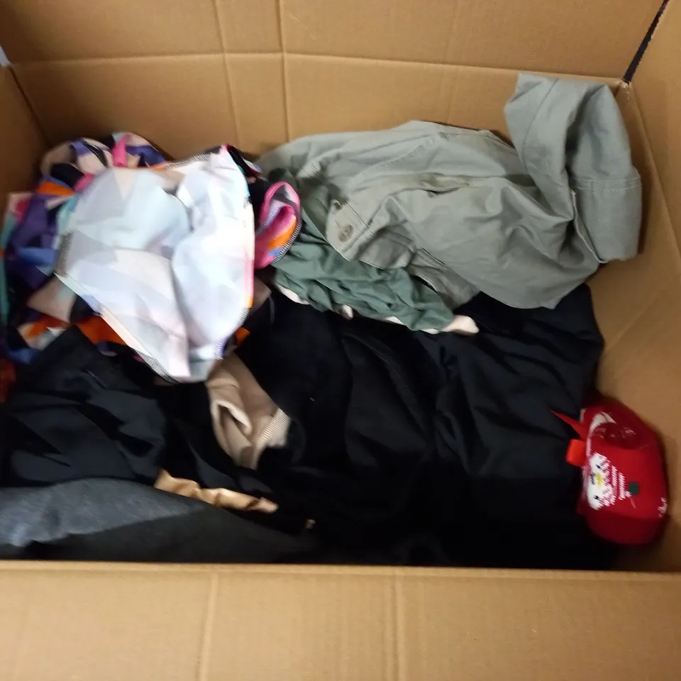 LARGE QUANTITY OF ASSORTED CLOTHING ITEMS TO INCLUDE ZARA, H&M AND GYMSHARK