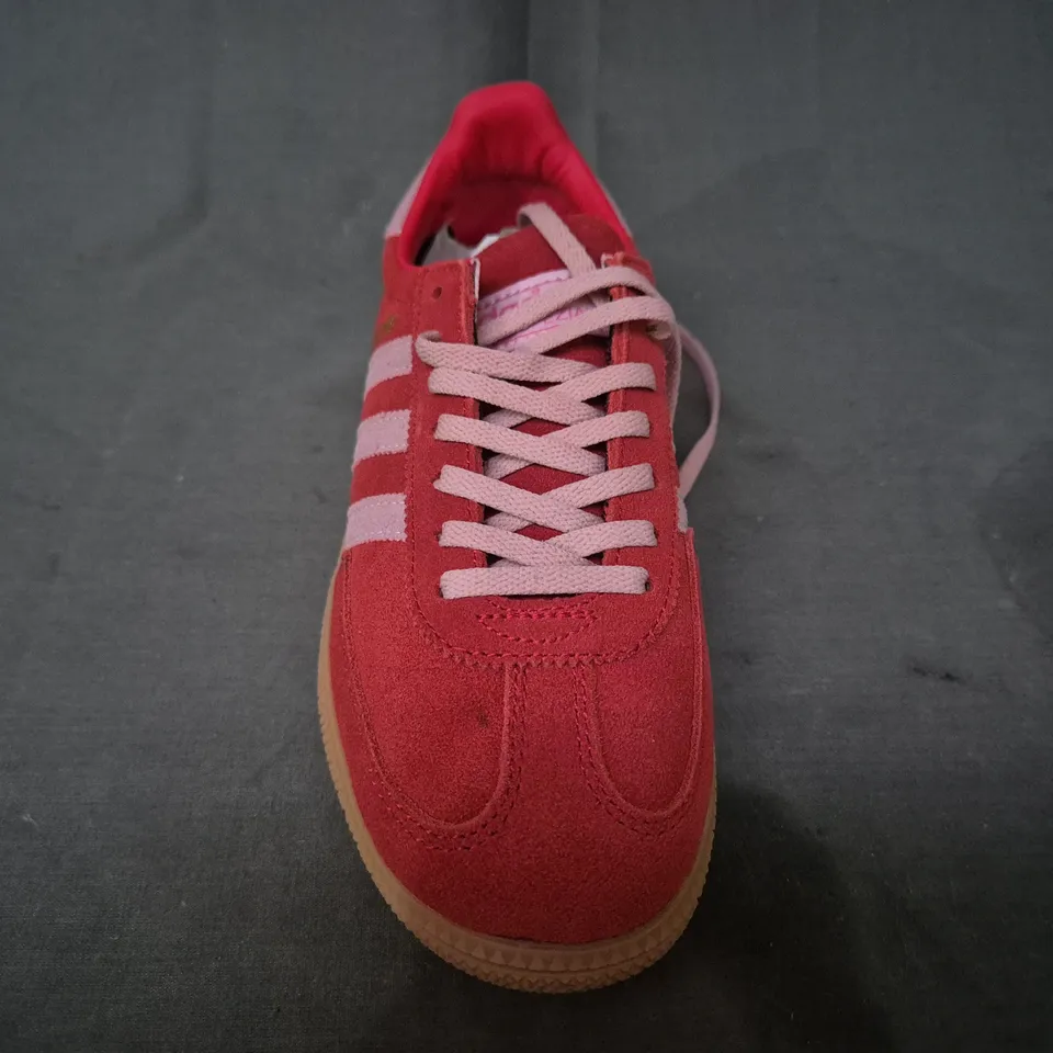 BOXED PAIR OF ADIDAS WOMEN'S HANDBALL SPEZIAL SHOES IN RED/PINK UK SIZE 6