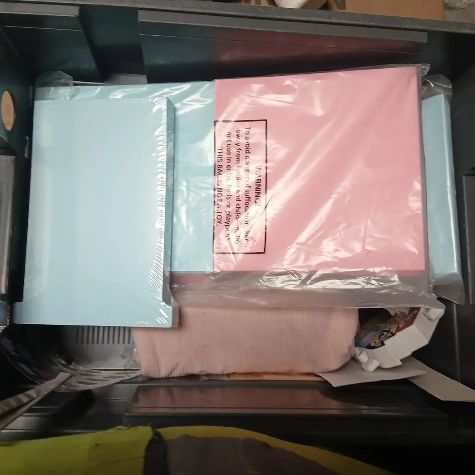 LARGE QUANTITY OF ASSORTED TOYS AND ACCESSORIES TO INCLUDE; CRAFTERS COMPANION BLUE AND PINK ENVELOPES, DEADPOOL BOBBLE HEADS, WHITE FABRIC PAINT
