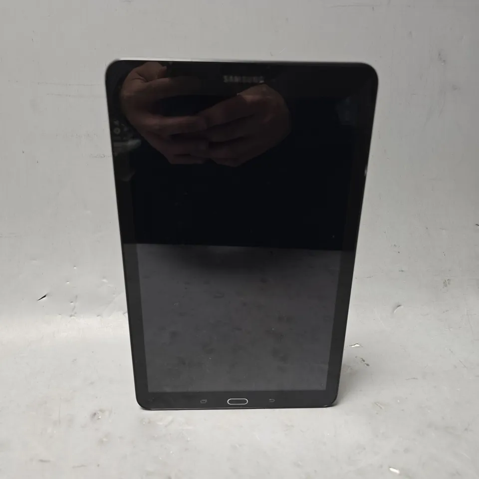 SAMSUNG SM-T560 TABLET 