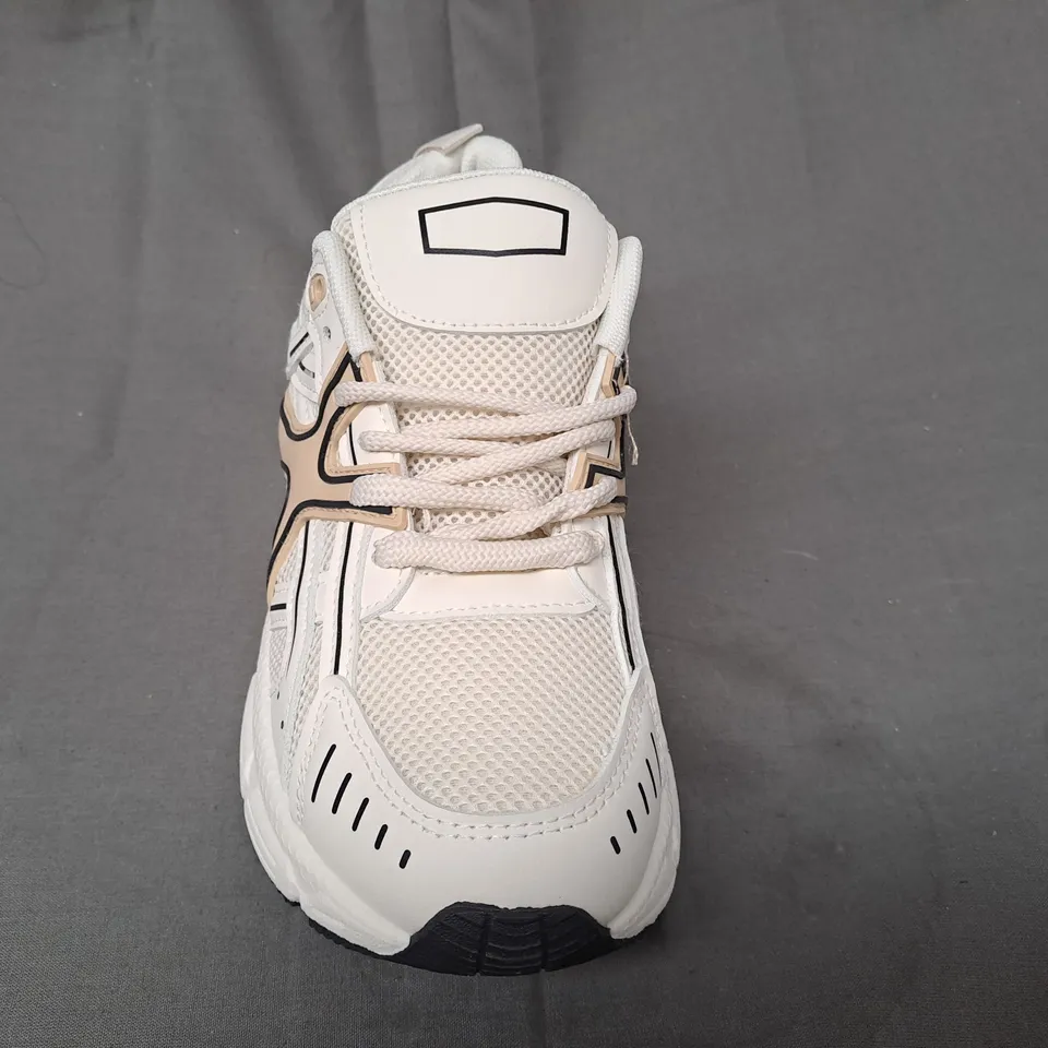 BOXED PAIR OF DESIGNER TRAINERS IN CREAM/BEIGE EU SIZE 37