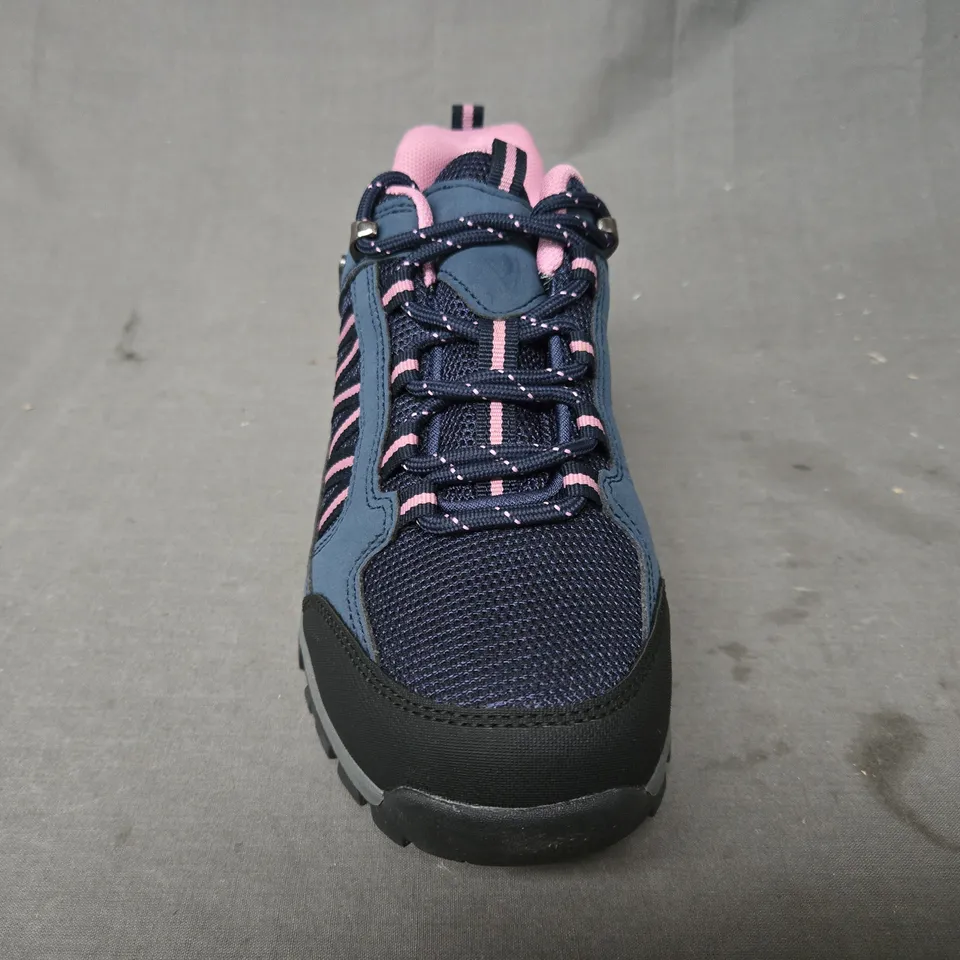 BOXED PAIR OF MOUNTAIN WAREHOUSE PATH WOMEN'S OUTDOOR WATERPROOF WALKING SHOES IN NAVY/BERRY UK SIZE 6