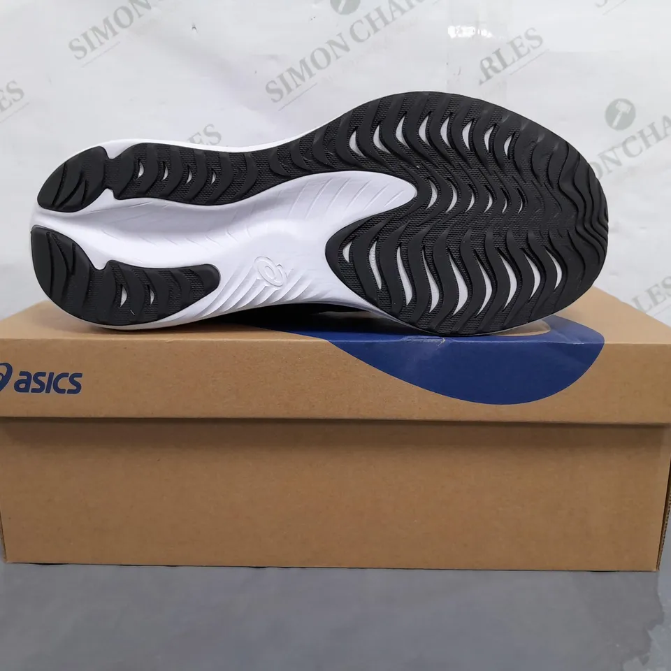 BOXED PAIR OF ASICS GEL-EXCITE 10 SHOES IN BLACK/BLUE UK SIZE 9
