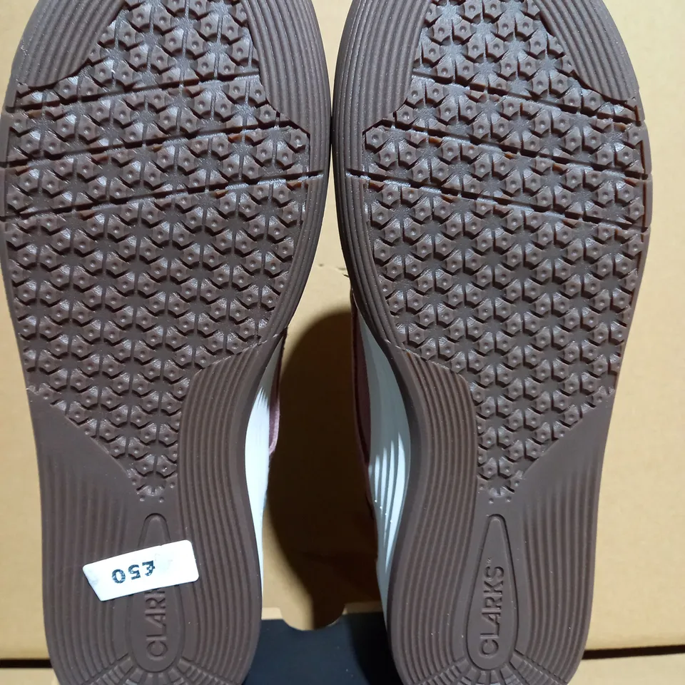 CLARKS F FIT CICA LACE TRAINERS - SIZE 5