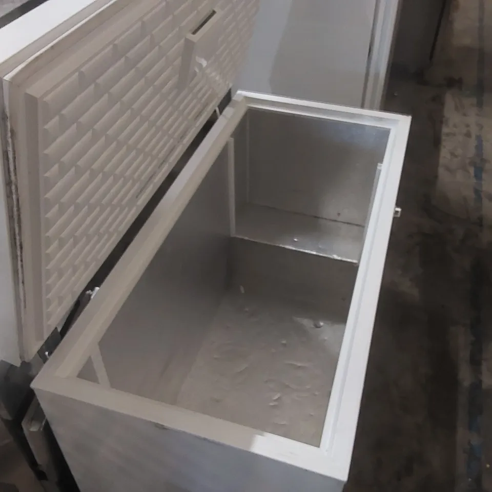 VESTFROST COMMERCIAL CHEST FREEZER SZ362C