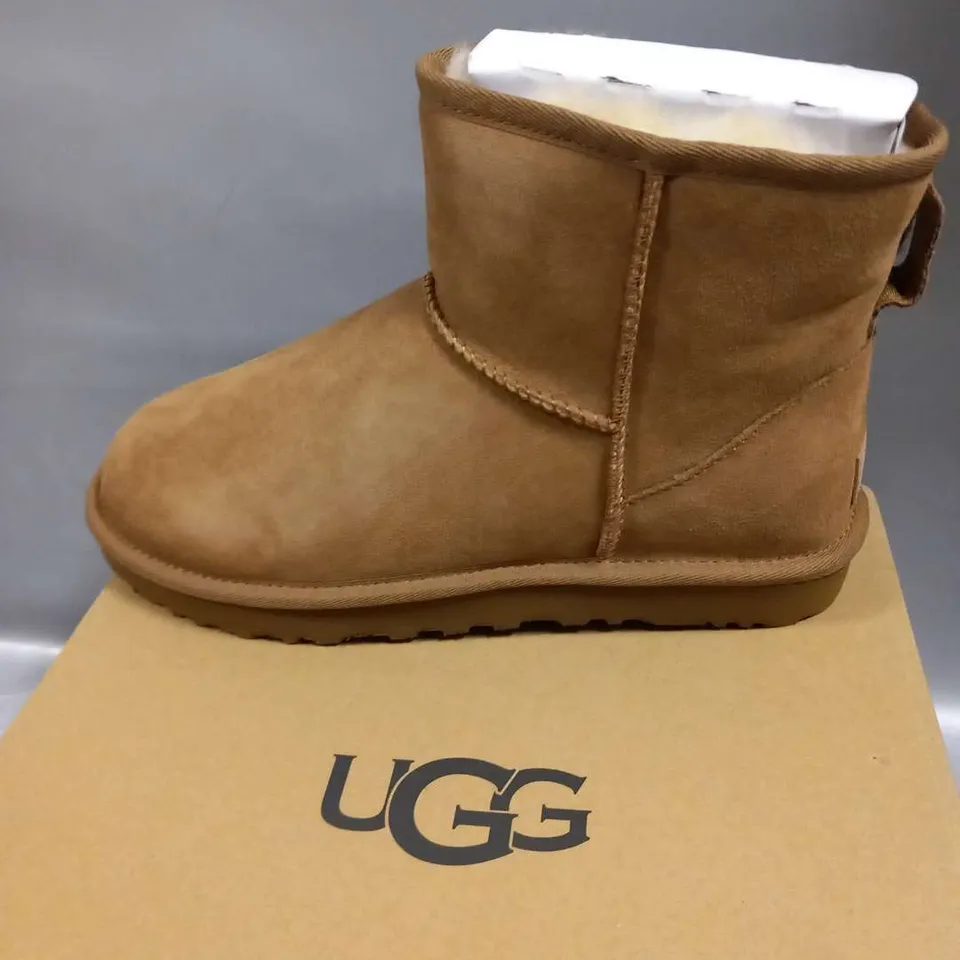 BOXED UGG CLASSIC MINI D51 SIZE 7