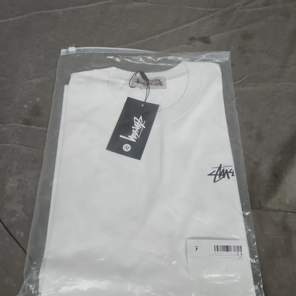 STÜSSY WHITE T-SHIRT – SIZE M