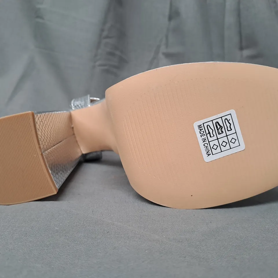 BOXED PAIR OF KOI VEGAN SHONEN LIZARD PLATFORM HEELS IN SILVER UK SIZE 4