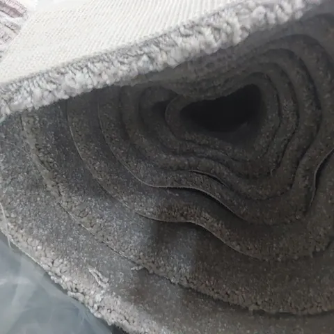 ROLL OF QUALITY ULTIMATE EXPRESSIONS SMUDGE CARPET APPROXIMATELY 4M Γ 4.6M