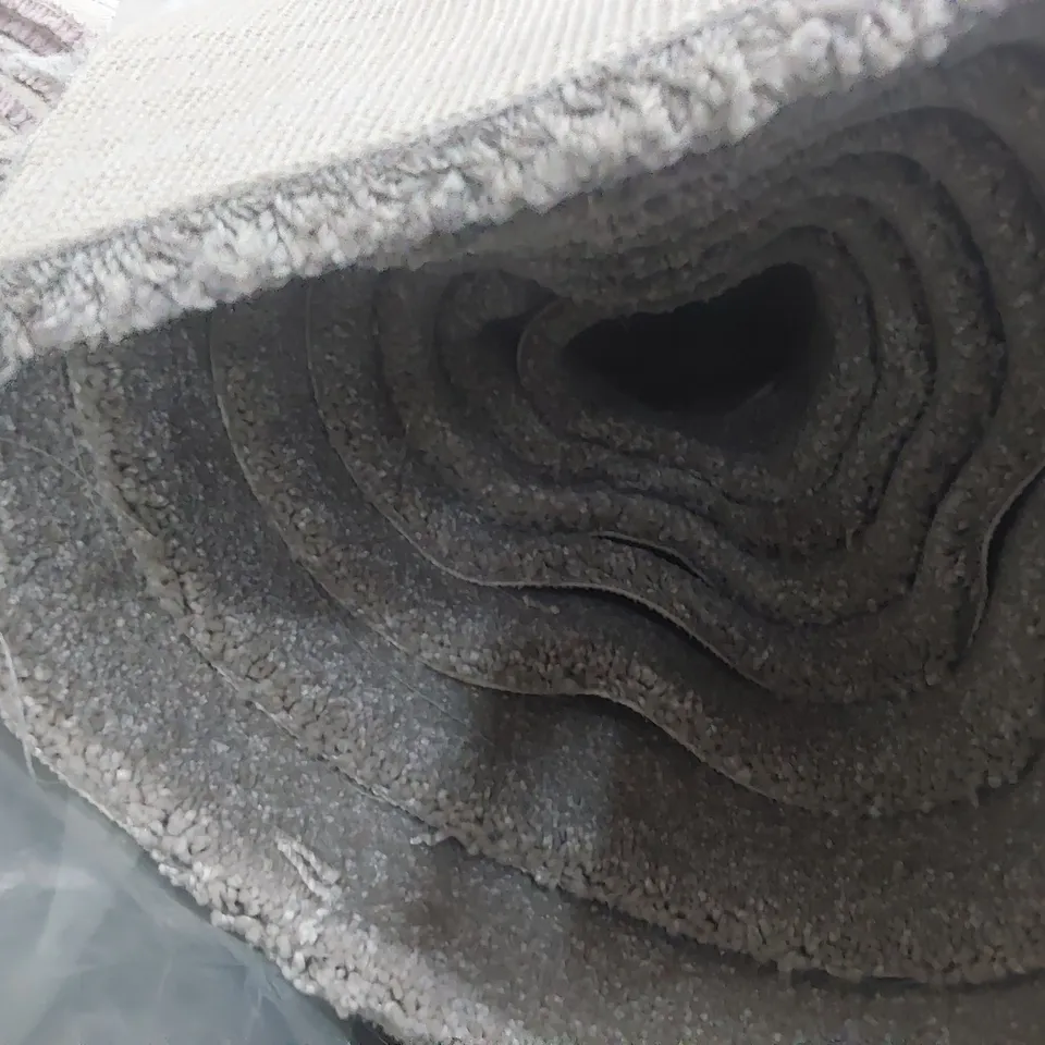 ROLL OF QUALITY ULTIMATE EXPRESSIONS SMUDGE CARPET APPROXIMATELY 4M × 4.6M