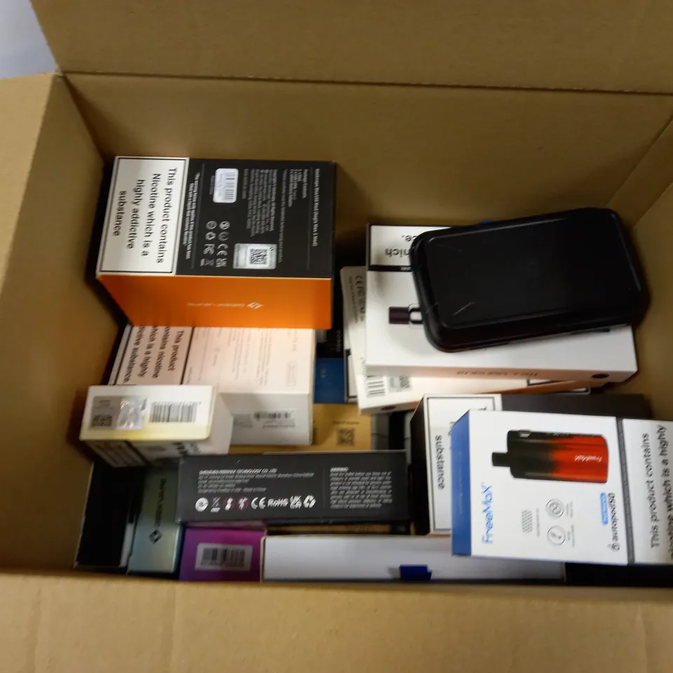 LOT OF APPROXIMATELY 28 E-CIGARETTES AND LIQUIDS TO INCLUDE FREEMAZ AUTOPOD50 MOD KIT, GEEKVAPE MAX100, ASPIRE NAITILUS PRIME X, ETC