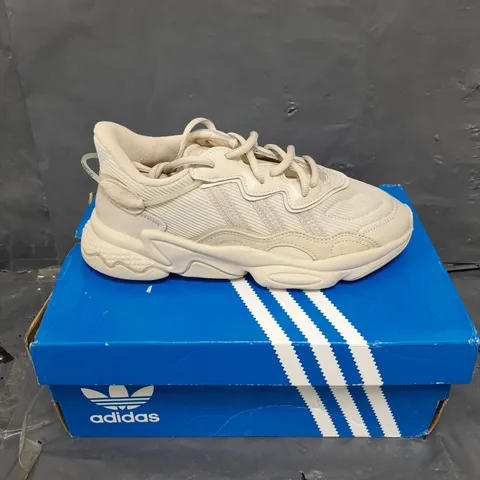 BOXED PAIR OF ADIDAS OZWEEGO ORIGINALS TRAINERS - 5