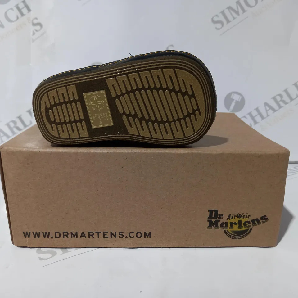 BOXED PAIR OF DR MARTENS INFANT SHOES IN BLACK UK SIZE 1